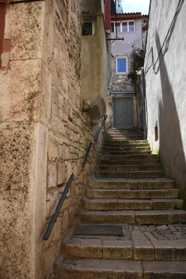 Modern Stairs Apartment Rovinj Exterior photo