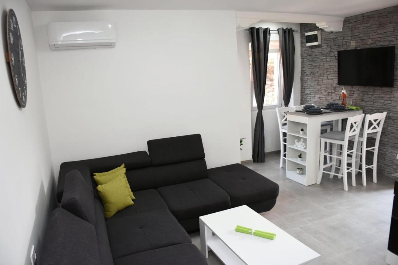 Modern Stairs Apartment Rovinj Exterior photo